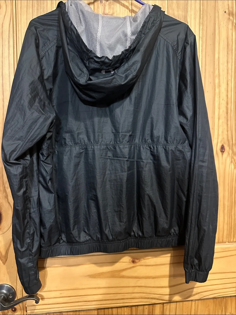 Under Armour Black Lightweight Hooded Windbreaker Jacket - Picture 4 of 8